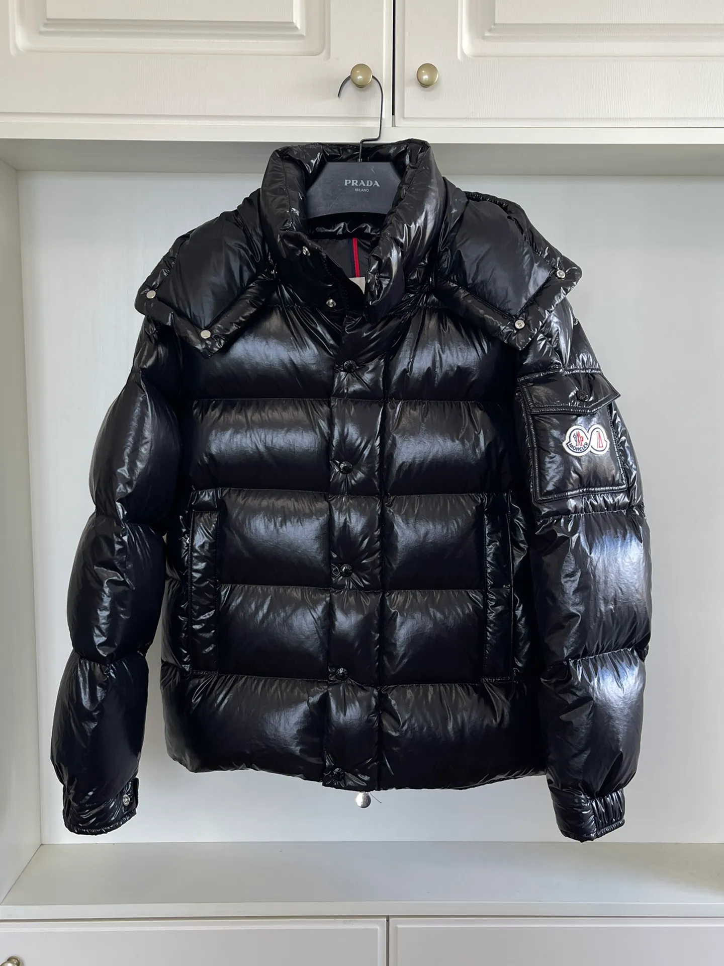 P390 Moncler/ 2026 70 、 。 DNA ， ， 。 Classic ， 、 。 Classic 70 。 Quality， 90 ，Premium Quality ， ，Black ！ Sizes M-3XL